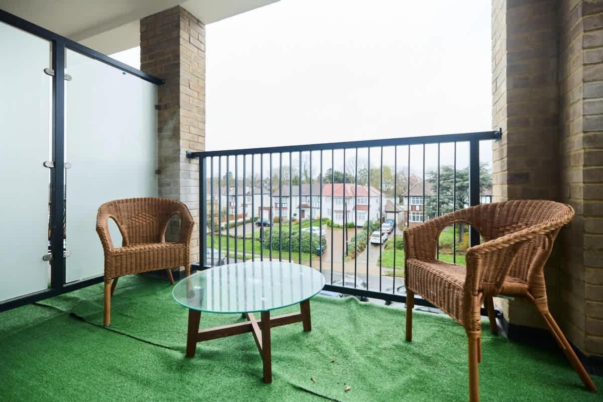 The Wembley Park Arms - Modern 2bdr Flat With Parking + Balcony London