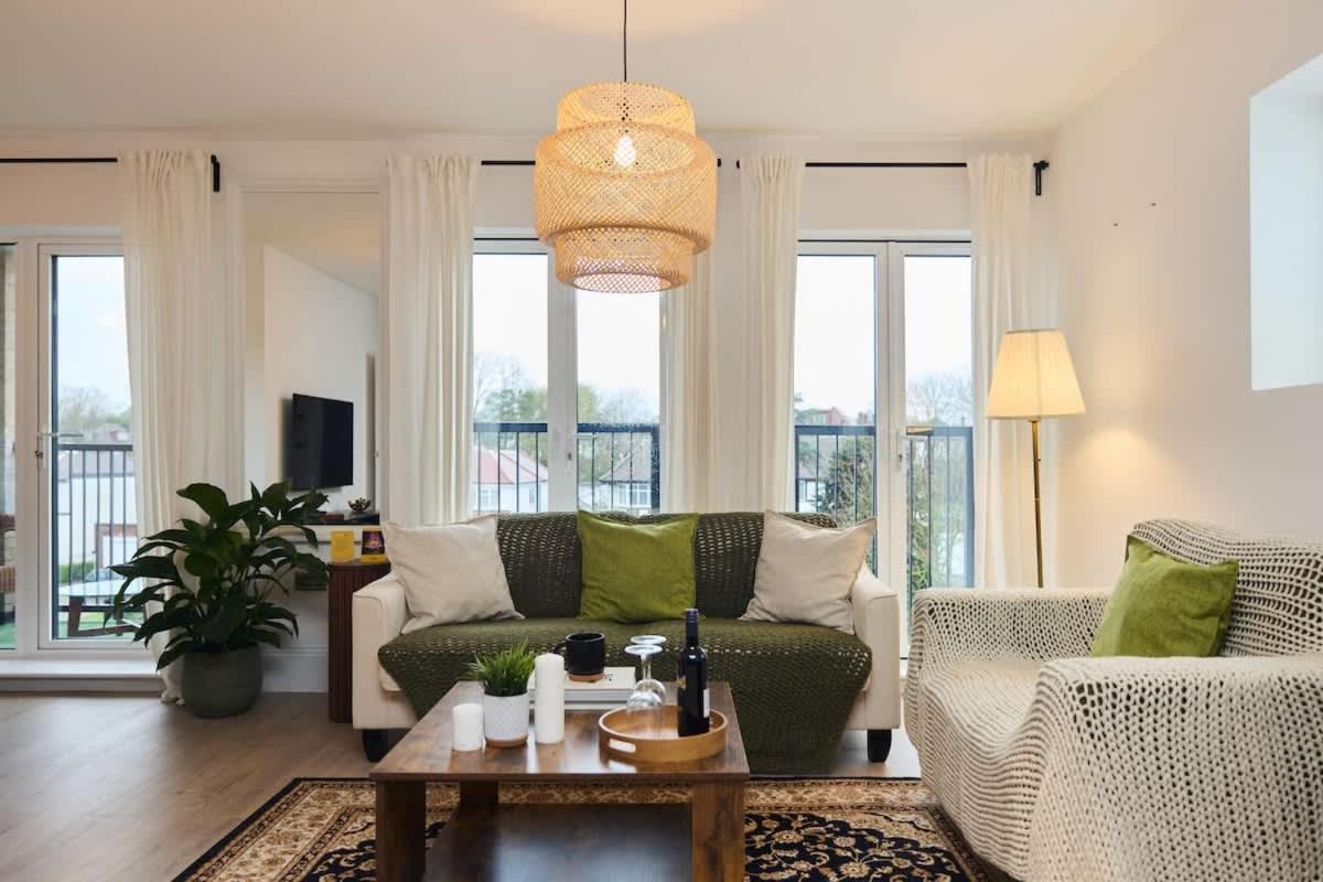 The Wembley Park Arms - Modern 2bdr Flat With Parking + Balcony Apartment London