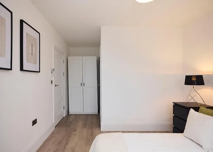 The Wembley Park Arms - Modern 2Bdr Flat With Parking + Balcony