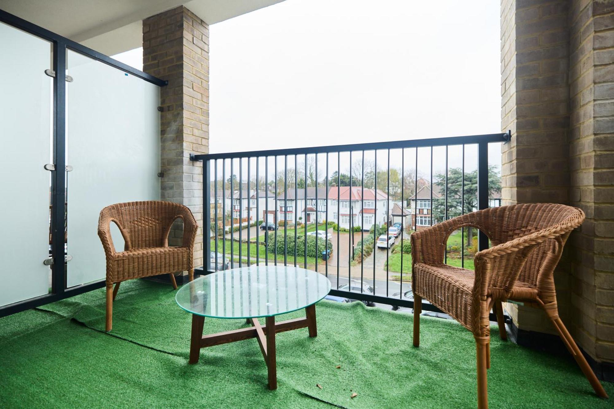 The Wembley Park Arms - Modern 2bdr Flat With Parking + Balcony * Londra
