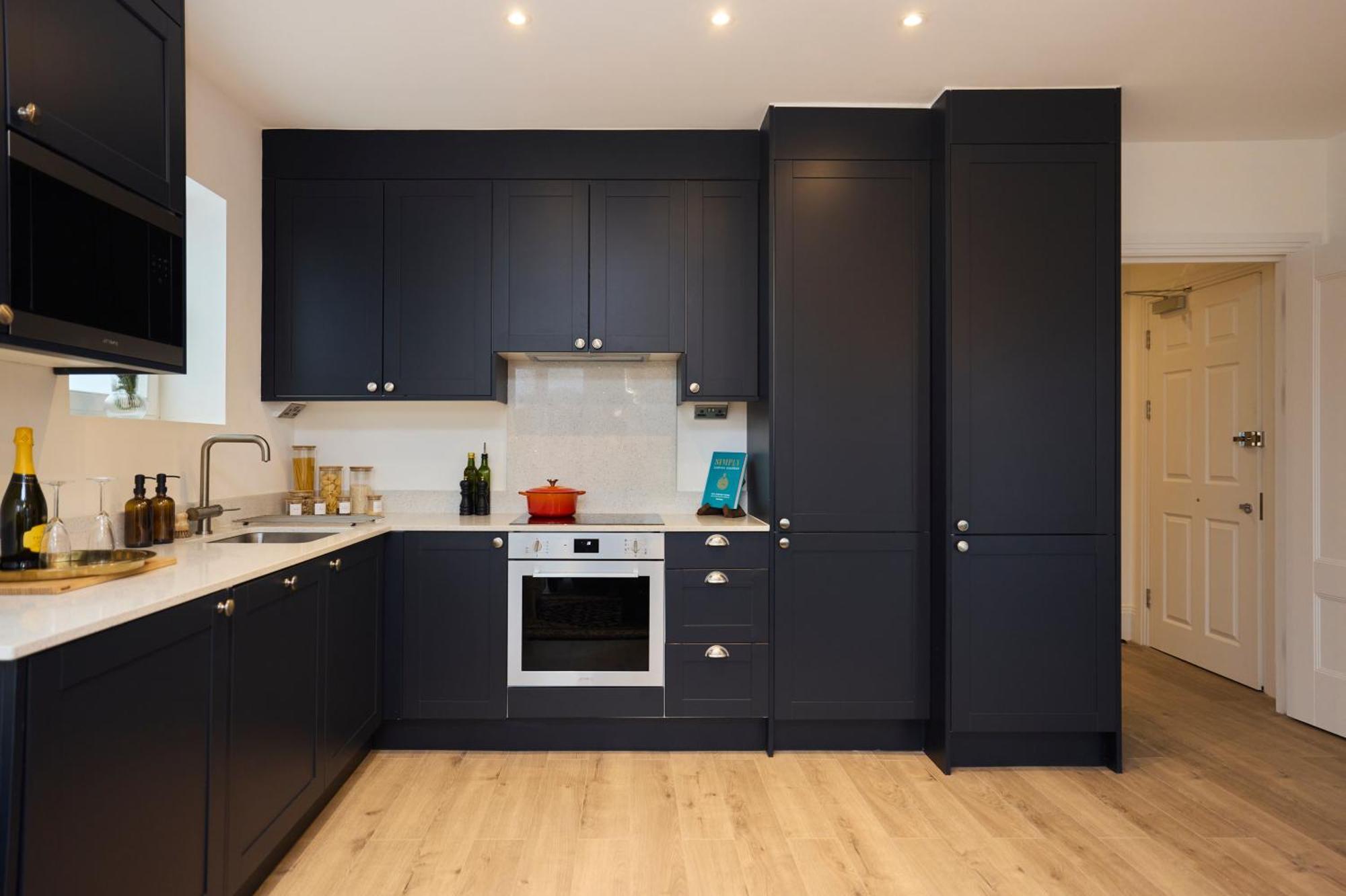 The Wembley Park Arms - Modern 2bdr Flat With Parking + Balcony Londra