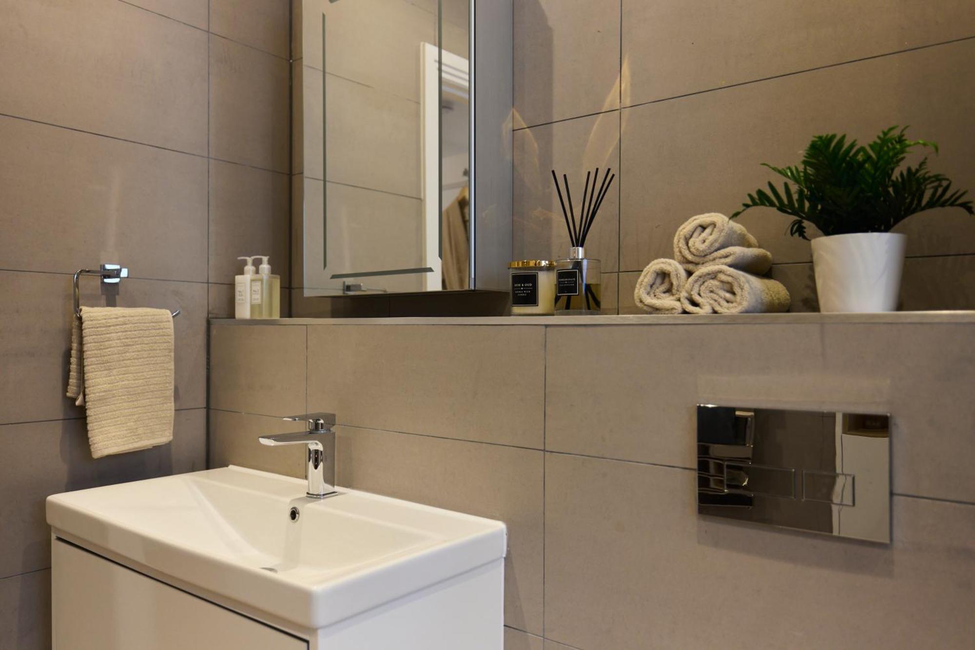 The Wembley Park Arms - Modern 2bdr Flat With Parking + Balcony Appartamento