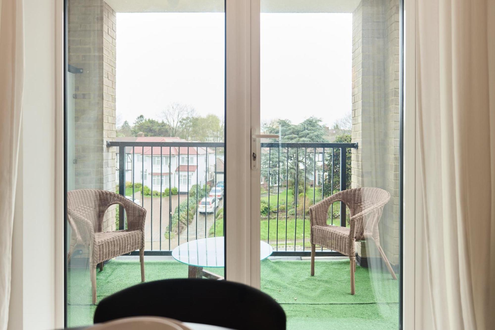 The Wembley Park Arms - Modern 2bdr Flat With Parking + Balcony